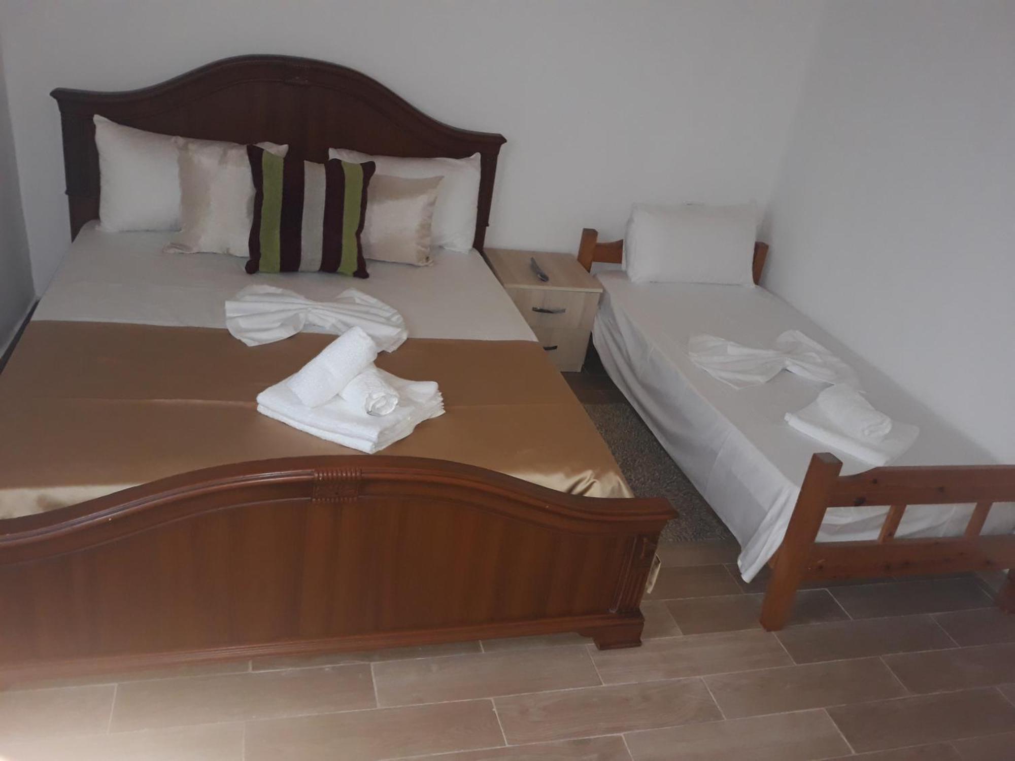 Vila Disha Villa Tiranë Rom bilde